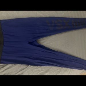Victoria Secret Navy workout leggings.